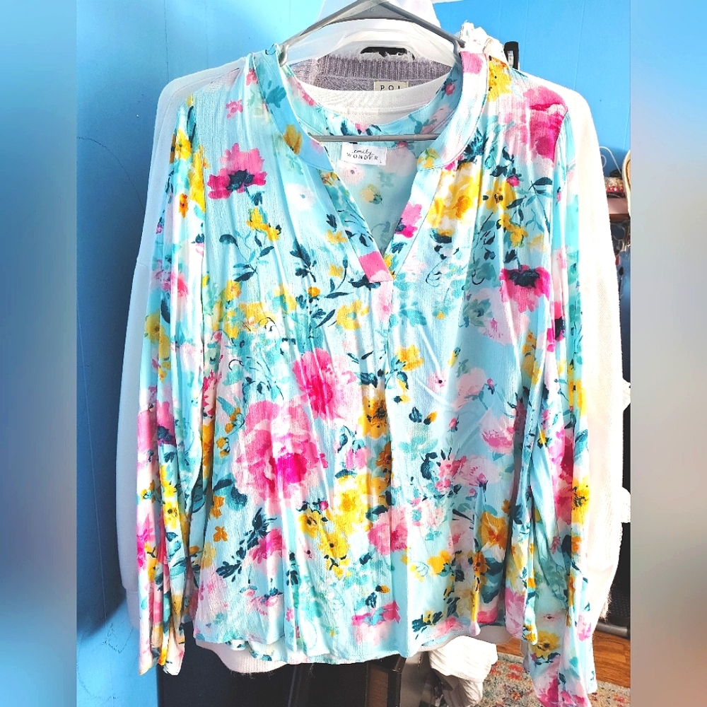 Emily Wonder NWOT Bright Floral Blouse - Picture 4 of 6